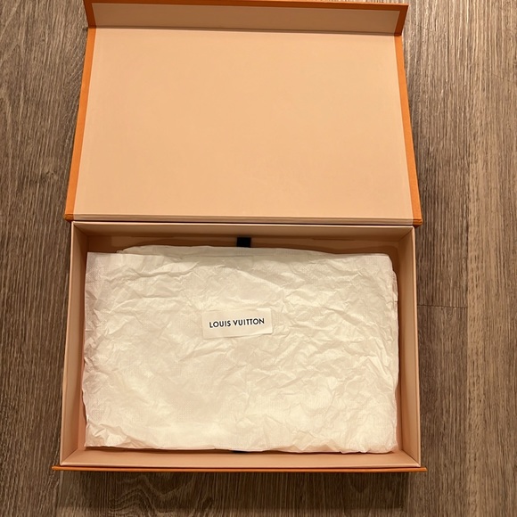 Louis Vuitton silk square - Picture 6 of 9